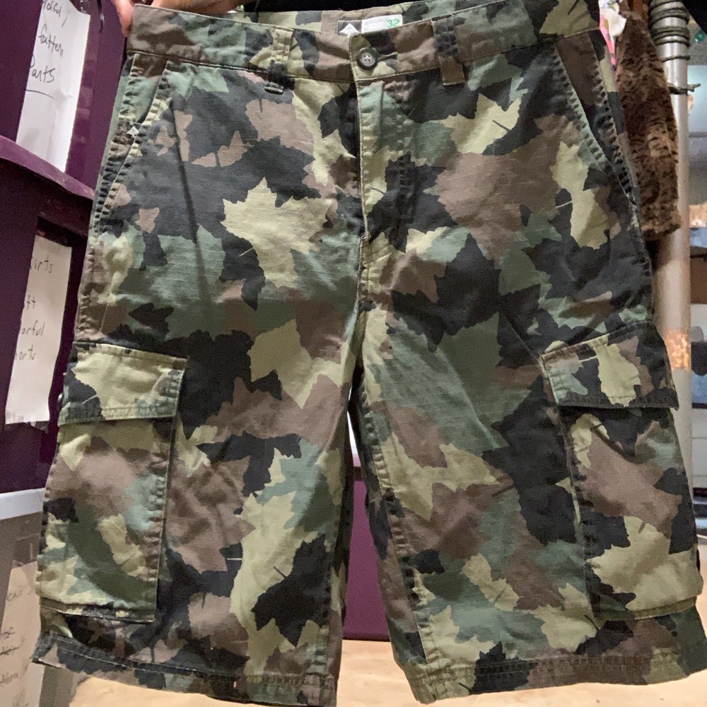 Mens Camo cargo shorts, 32